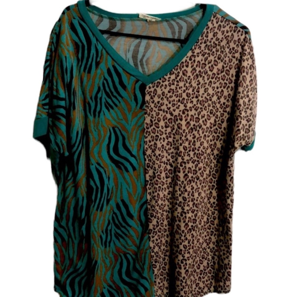 Carol Christian Boutique Animal Print V neck Tee Shirt